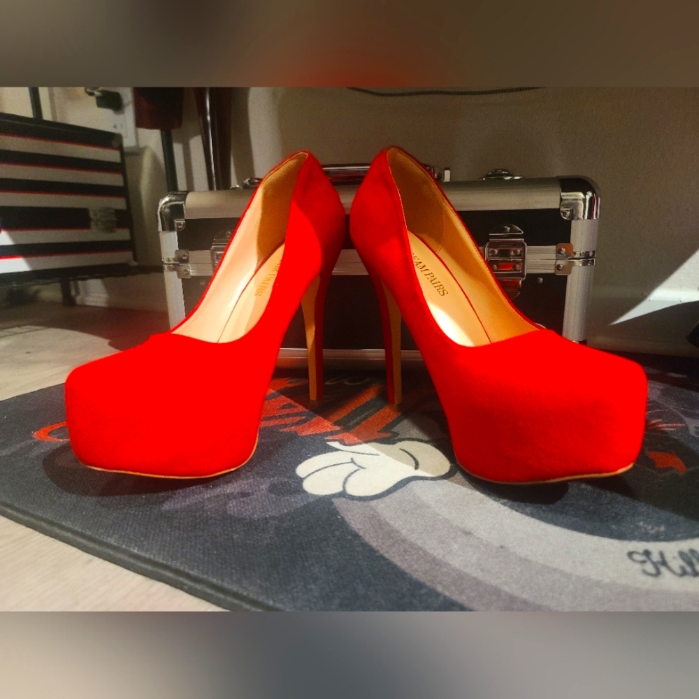 Dream Pairs Red Hot Pumps 👠